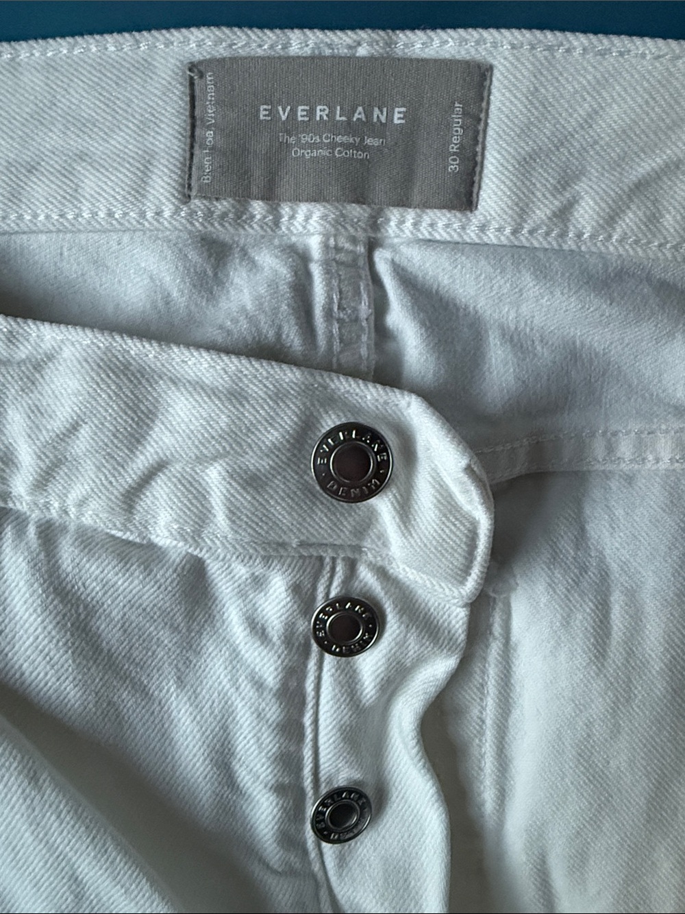 Everlane “90s Cheeky Jean,” white organic cotton, size 30 Regular, button fly